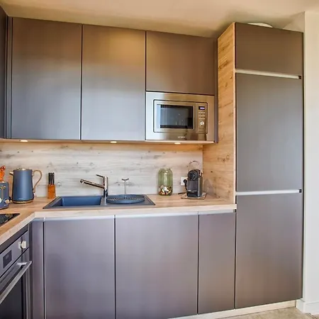 Sur La Plage-beachside Retreat Apartment *