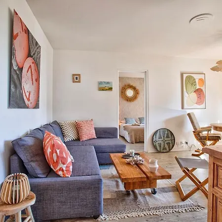 Sur La Plage-beachside Retreat Apartment